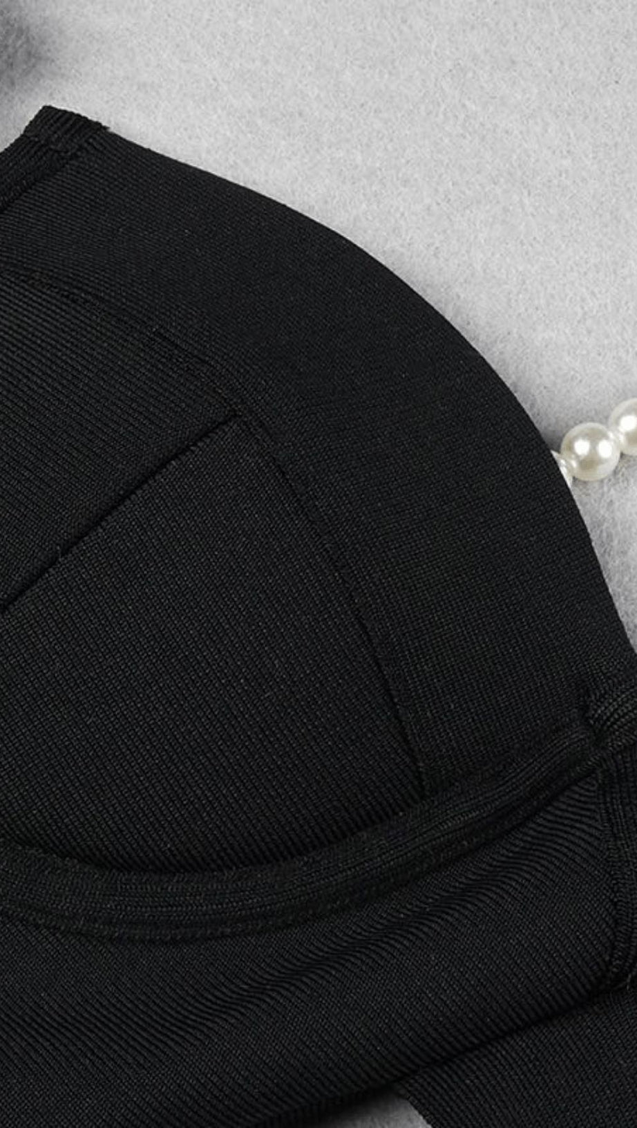 SCHWARZES GERAFFTES MIDI-SOMMERKLEID