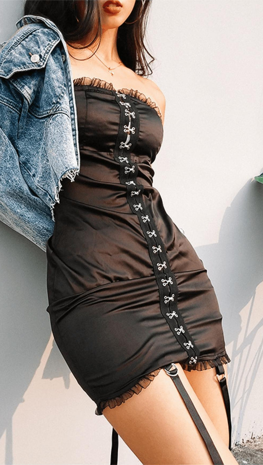 LACE EDGE IN THE NET RED DRESS