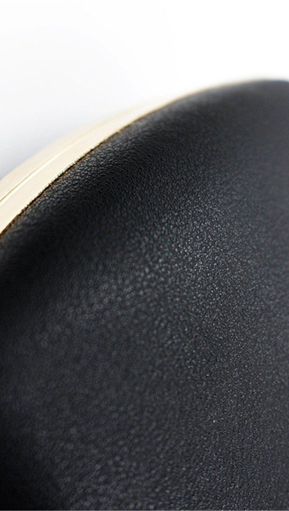 Abendessentasche mit schwarz-weißen Nähten