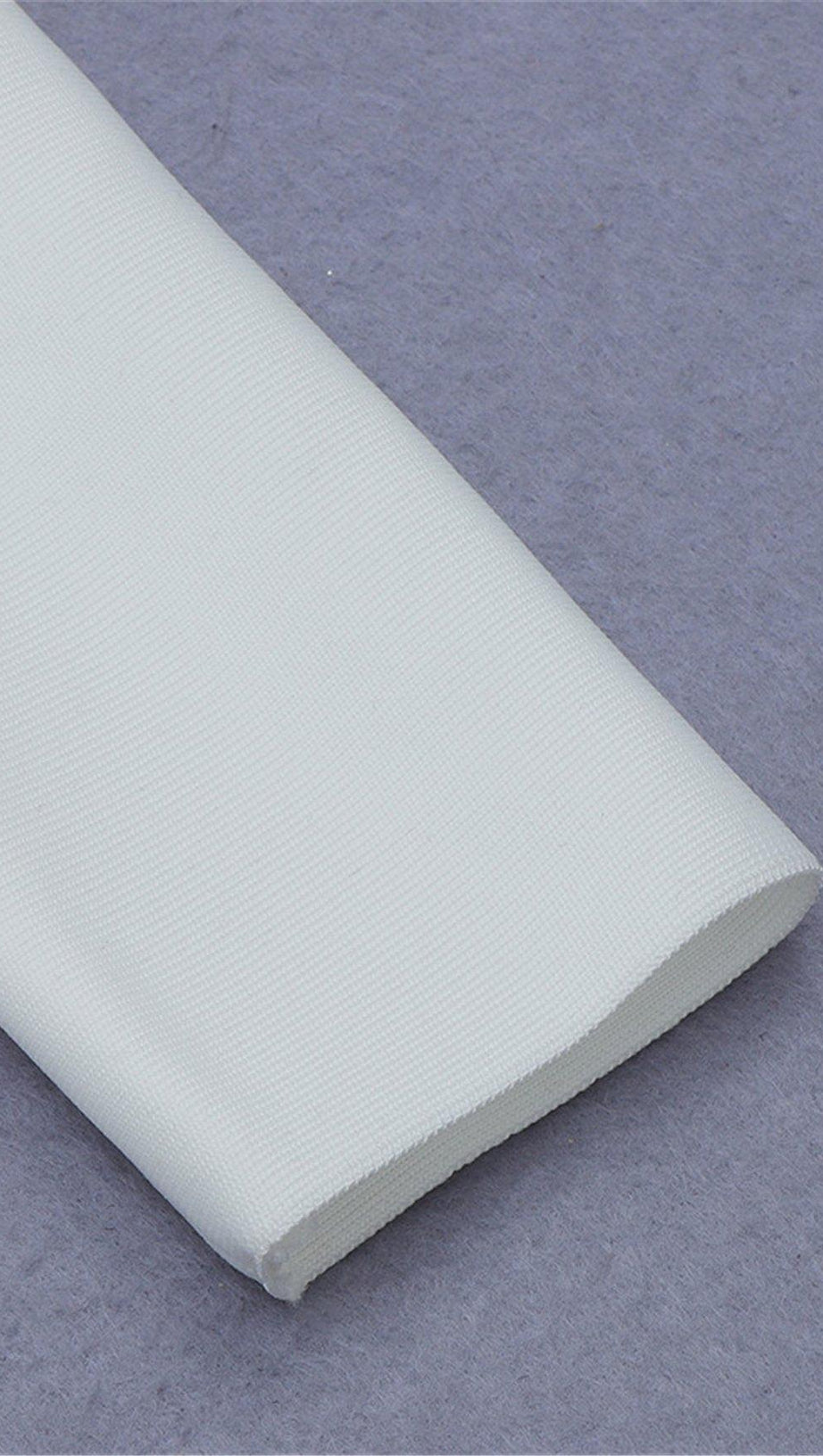 SCHWARZ-WEISSES BANDAGEKLEID MIT NÄHTEN 