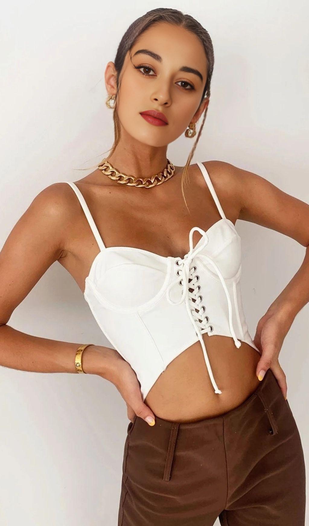 Rückenfreies Tanktop mit Schnürung.