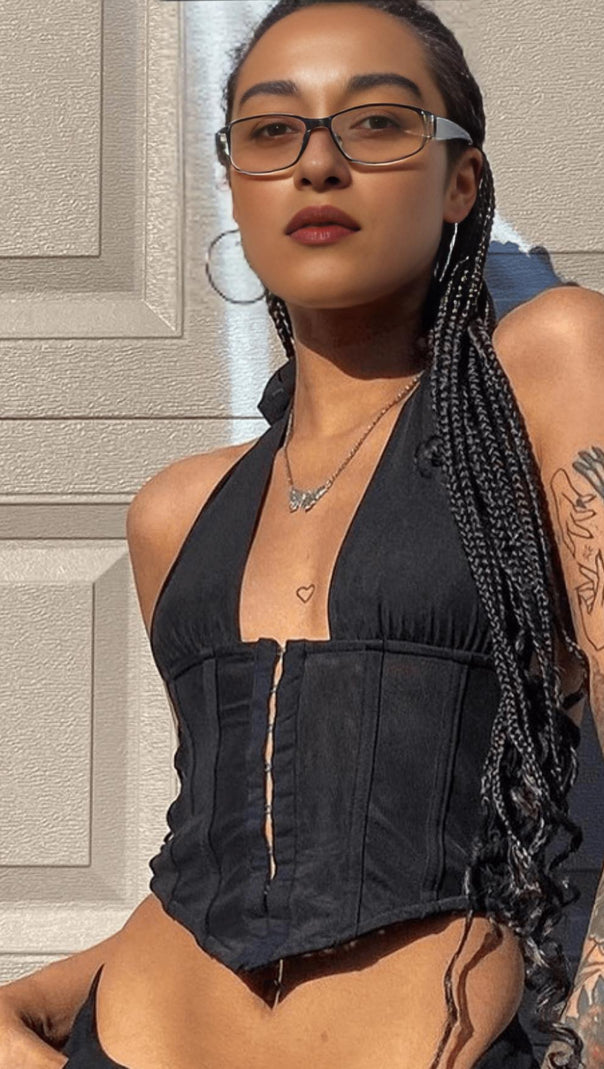 AIIZIE A SMALL VEST WITH A HALTER HOOK IN BLACK - product image