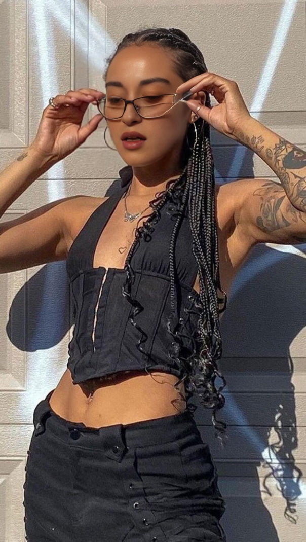 AIIZIE A SMALL VEST WITH A HALTER HOOK IN BLACK - product image