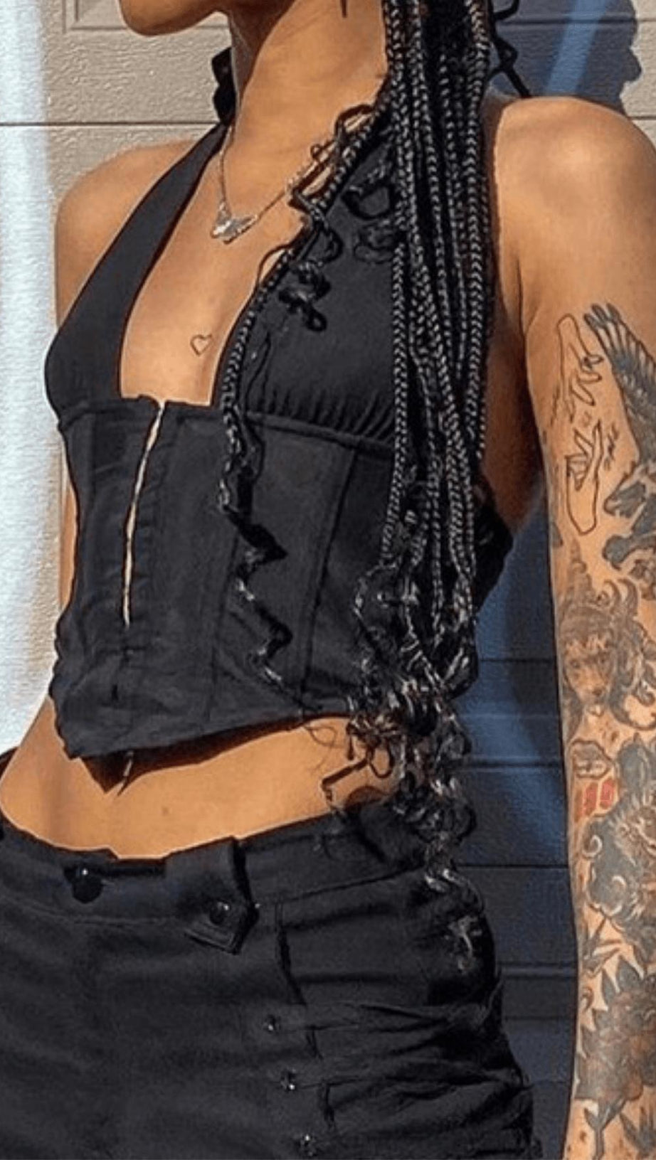 A SMALL VEST WITH A HALTER HOOK IN BLACK