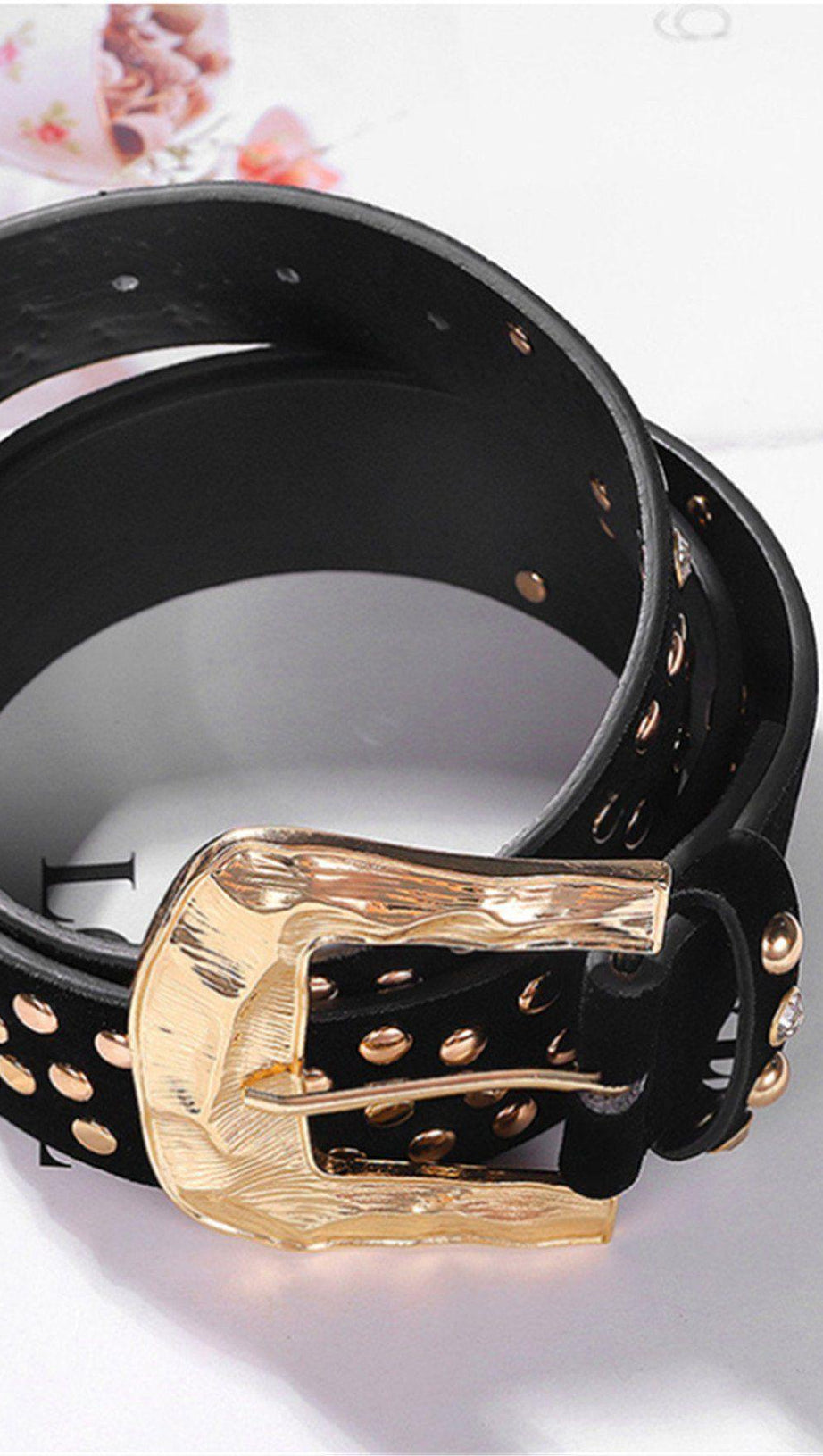 Taillengürtel aus Kunstleder mit Kettennieten