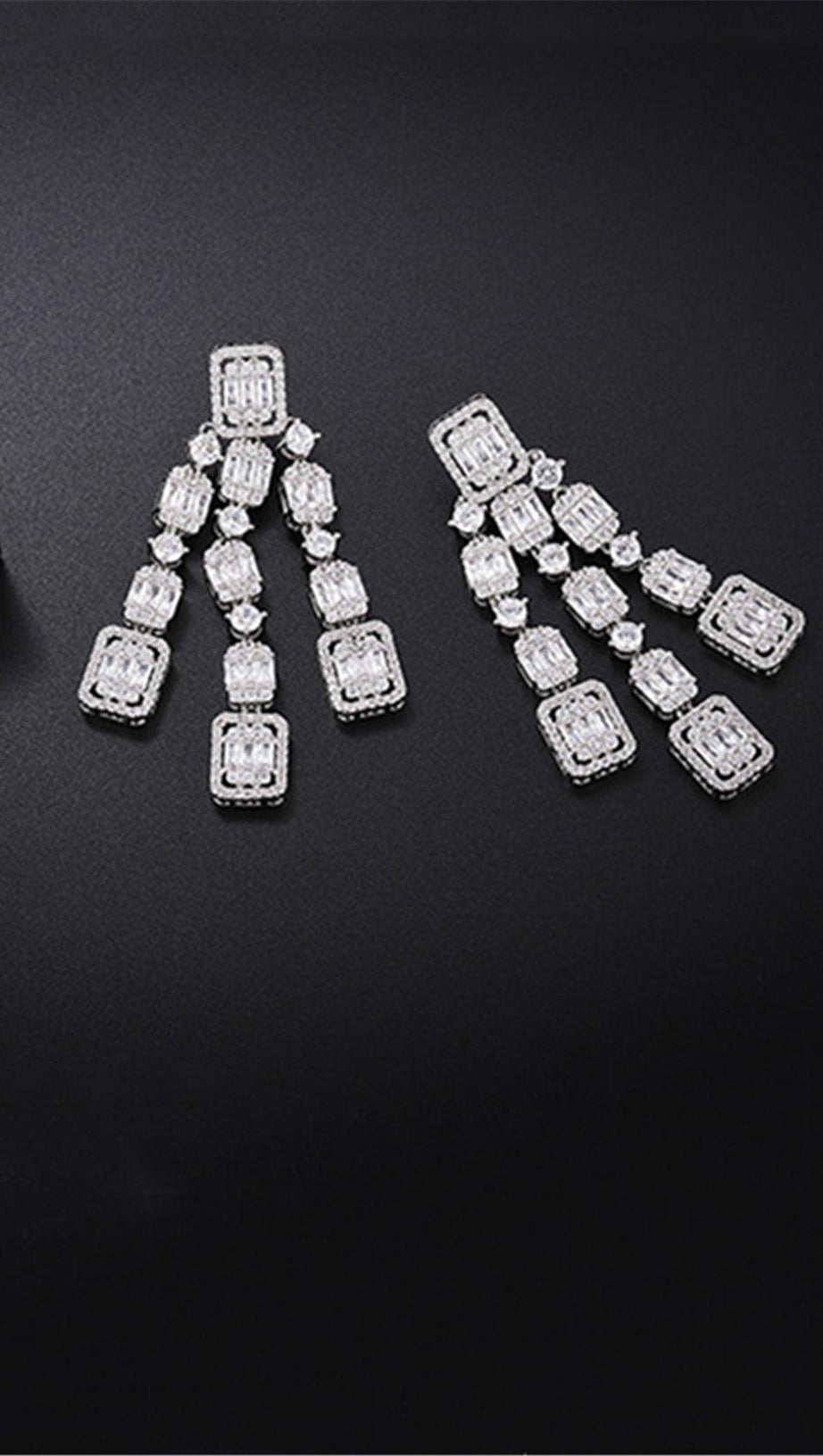 Lange Ohrringe mit Zirkonia