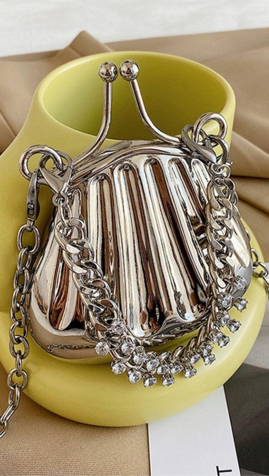 Umhängetasche aus Schmiedeeisen