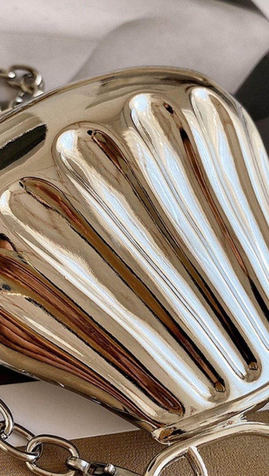 Umhängetasche aus Schmiedeeisen