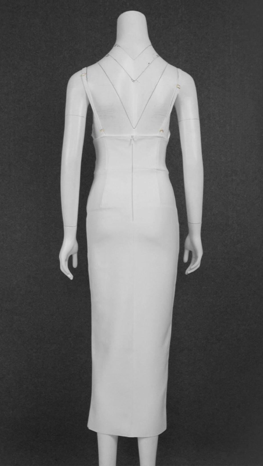 ABITO BIANCO CON SCOLLO A CUORE E FASCE