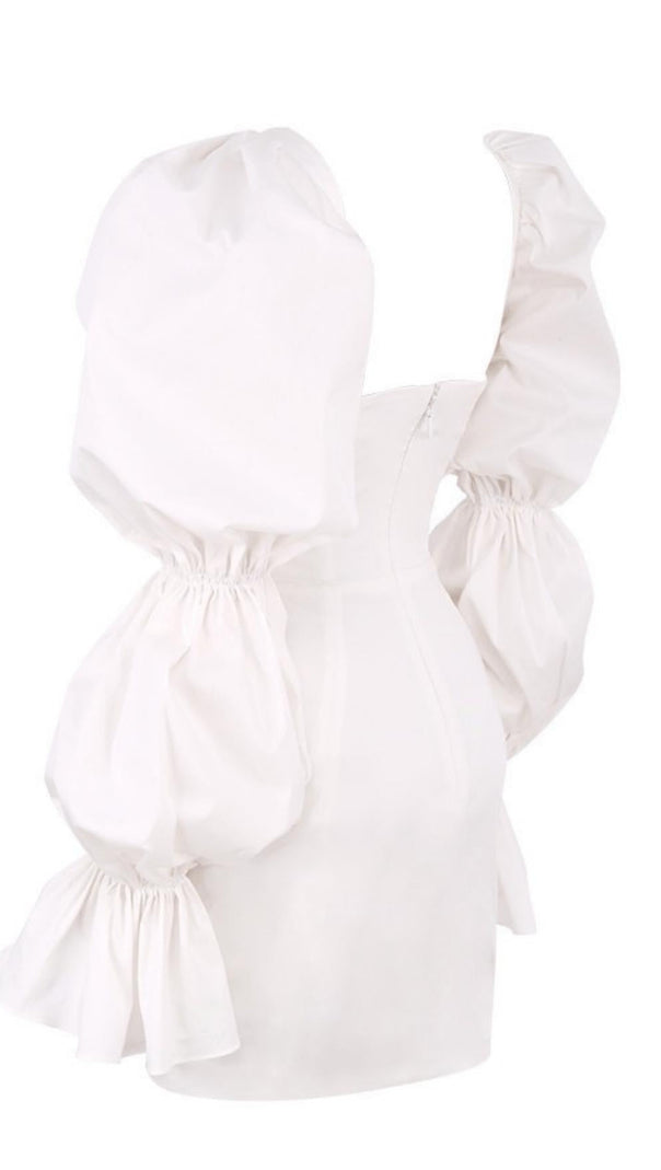 WEISSES KORSETTKLEID MIT PUFFÄRMELN 