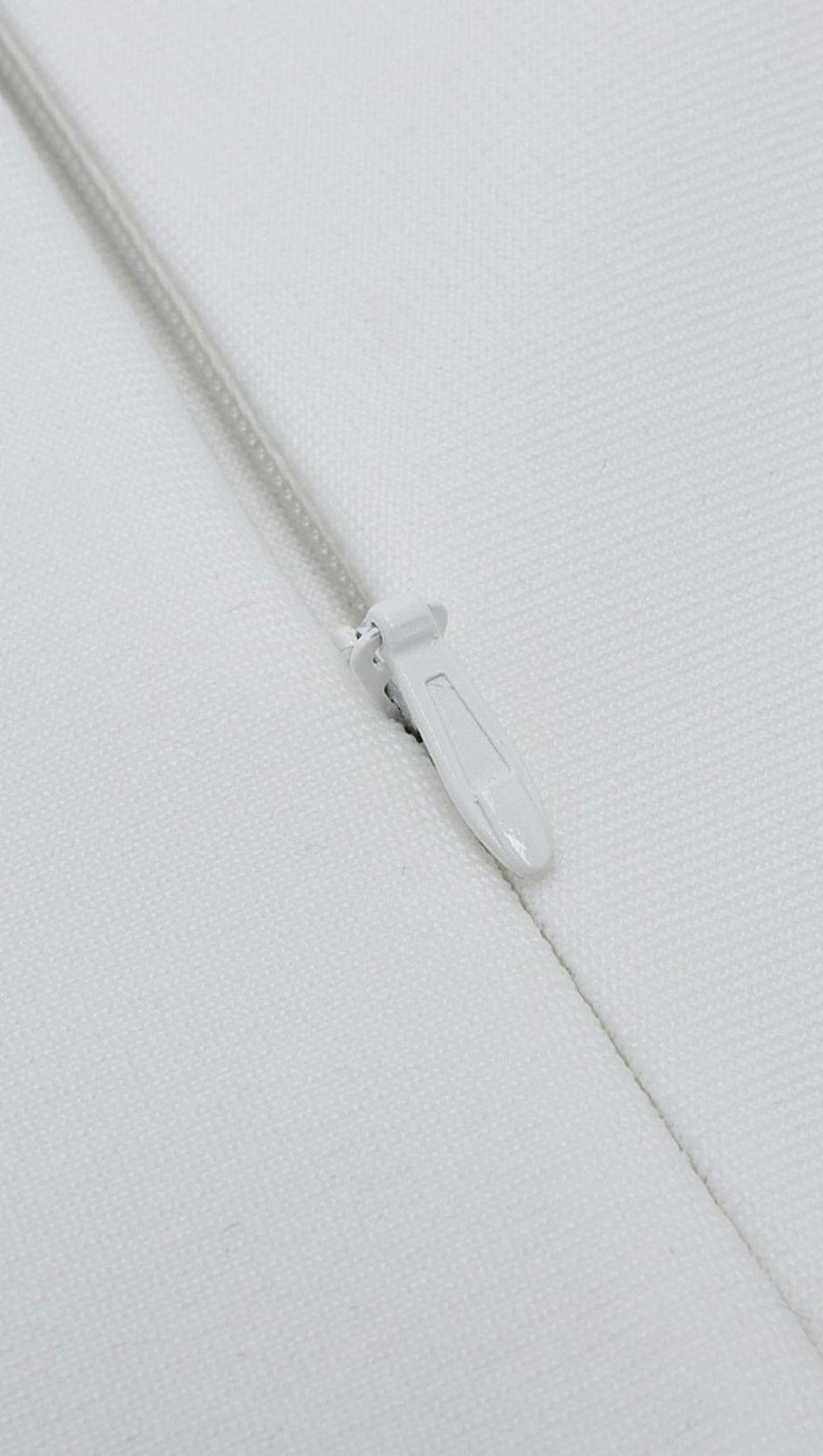 WHITE  YARN SLEEVE MINI DRESS