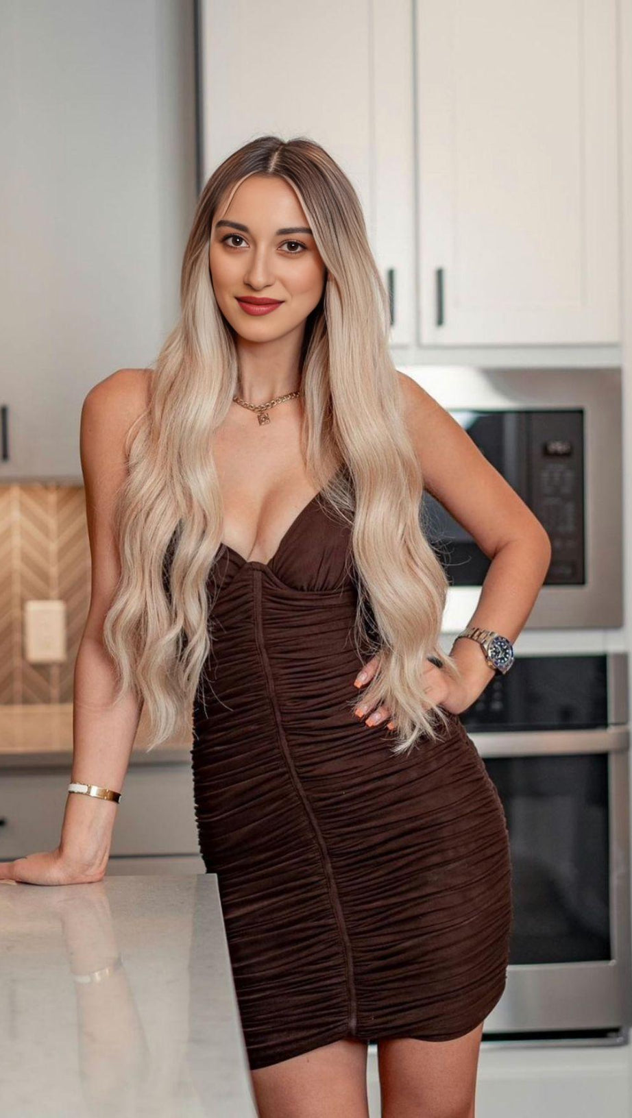 GONNA IN RETE CON SCOLLO A V E SPALLINE PLISSETTATE.