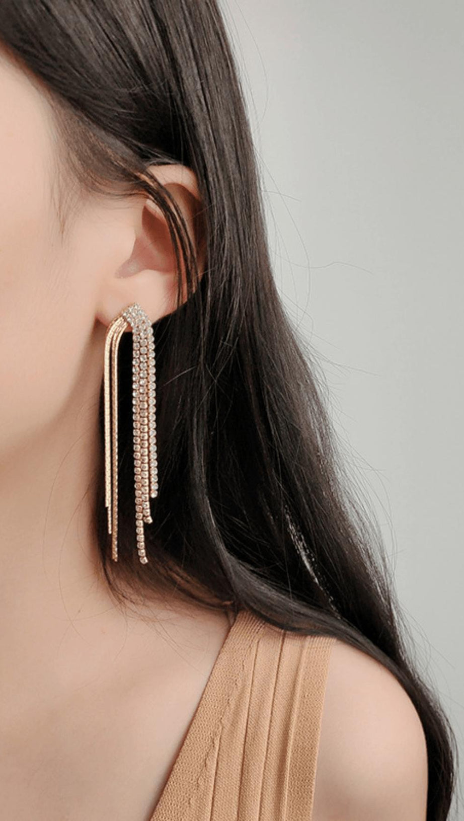 ORECCHINI LUNGHI CON NAPPINE A FORMA DI U