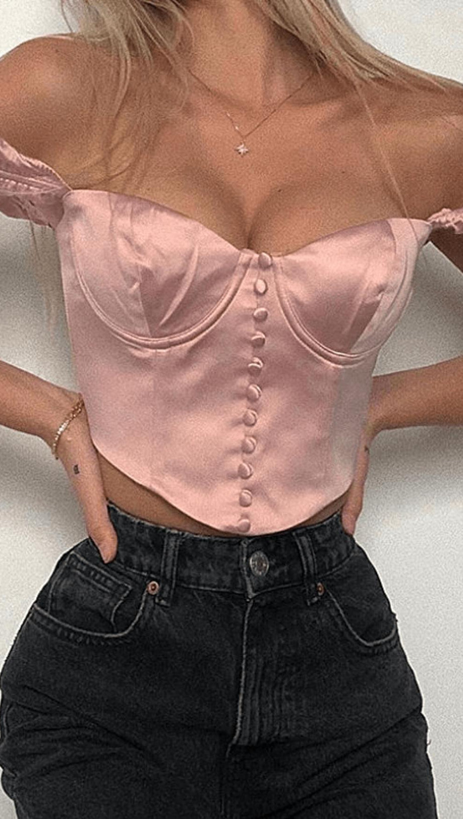 DUE TOP CON SCOLLO QUADRATO E SCOLLATO