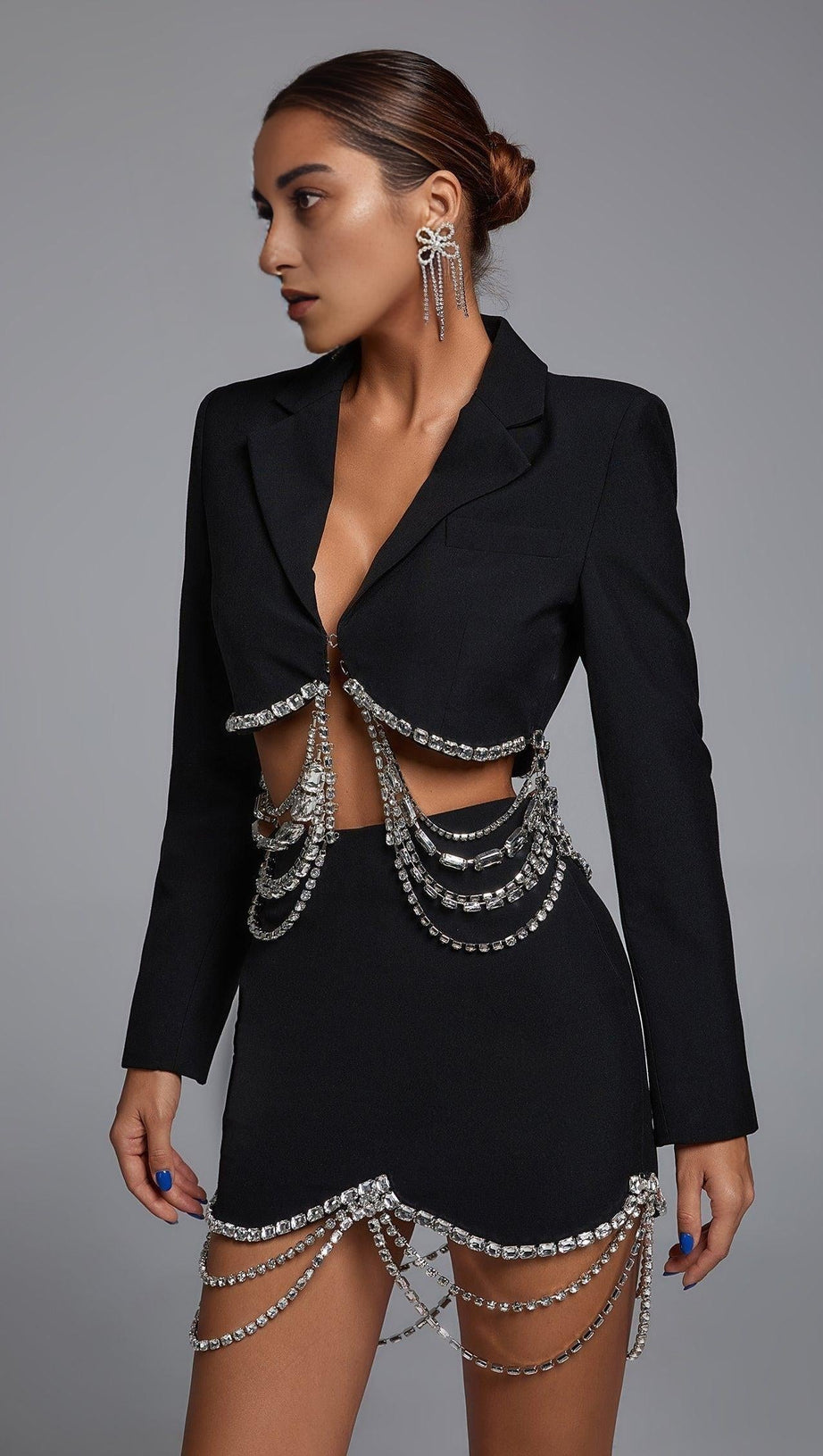 ABITO DUE PEZZI CON CATENA DI STRASS