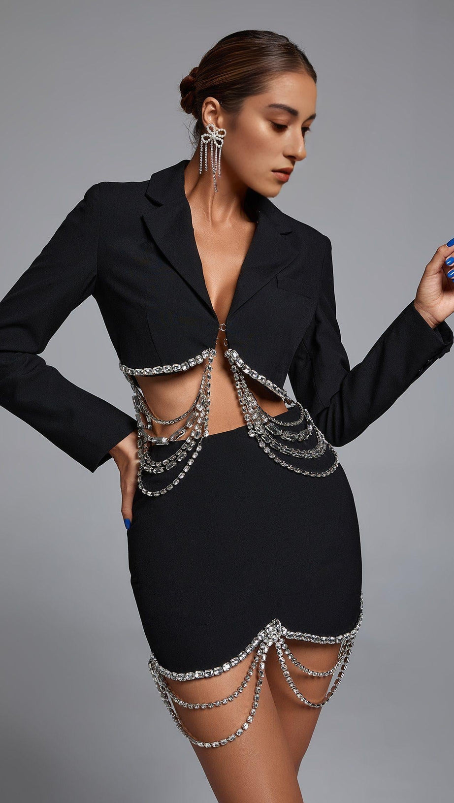 ABITO DUE PEZZI CON CATENA DI STRASS