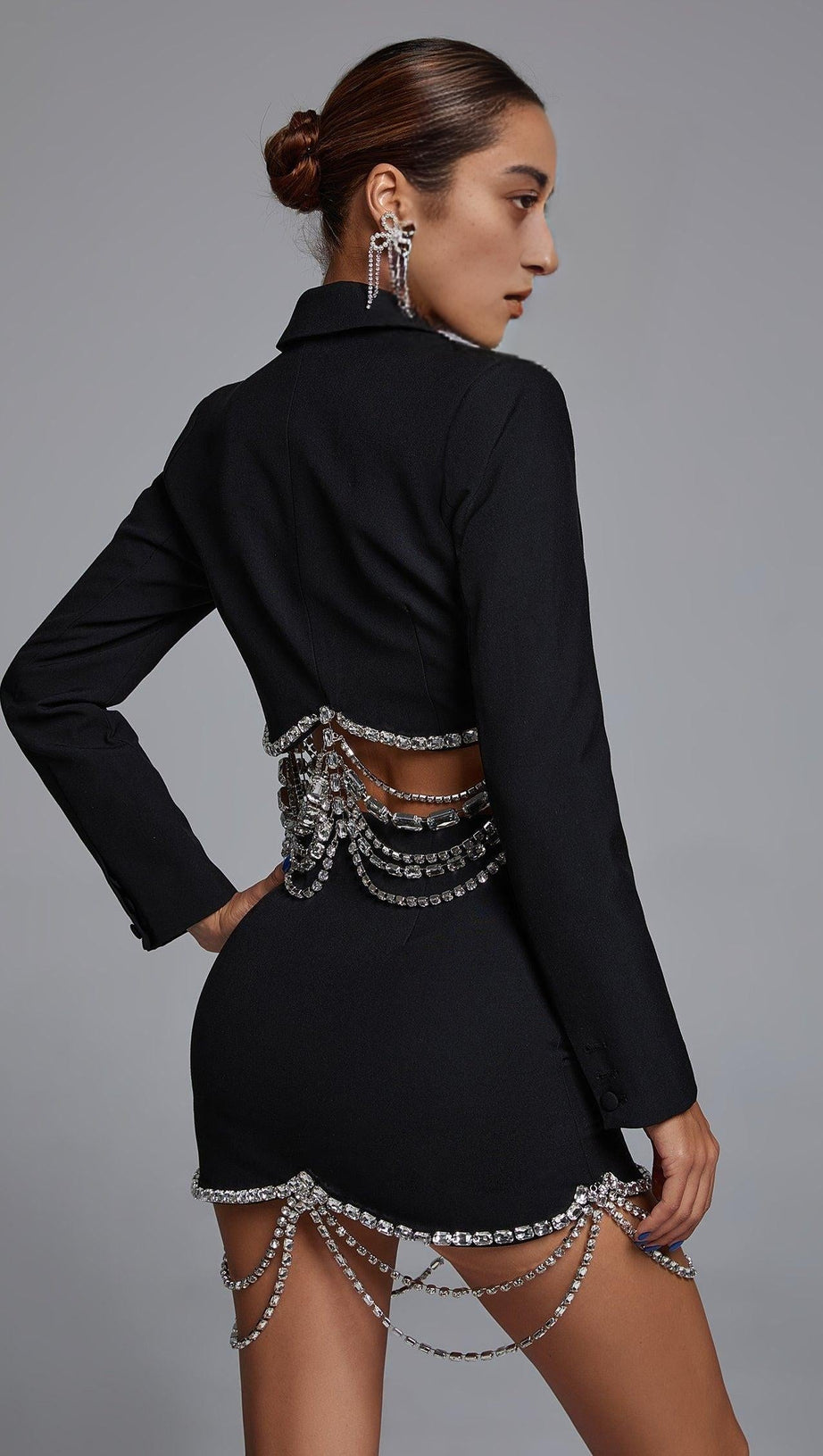 ABITO DUE PEZZI CON CATENA DI STRASS