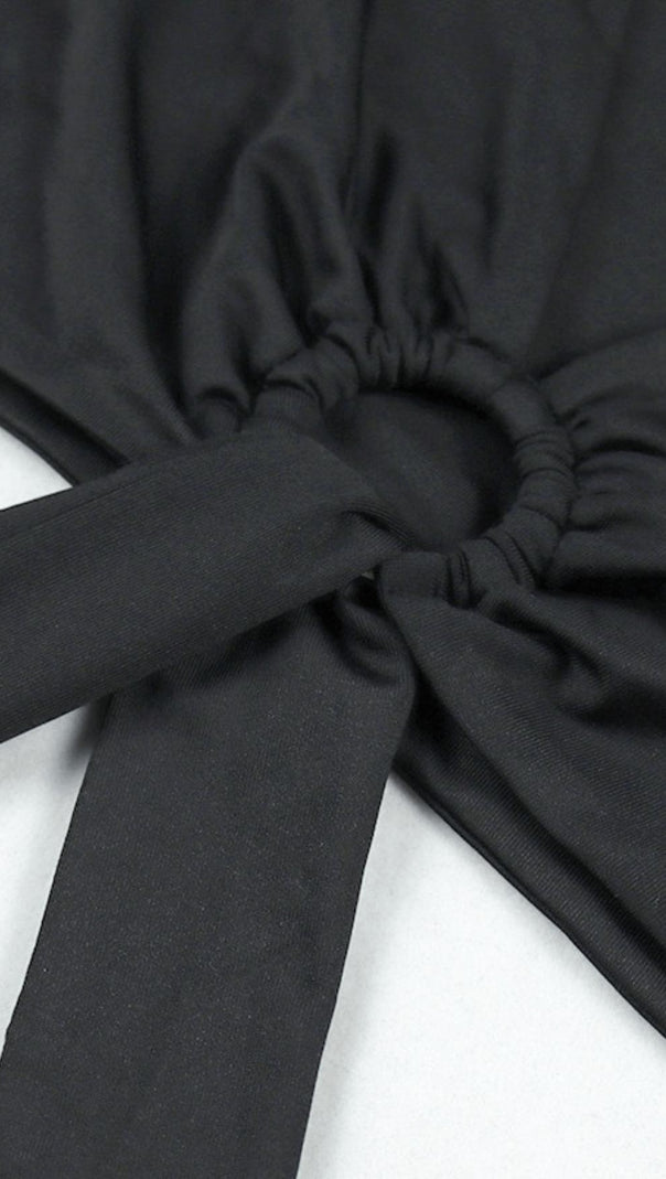 Zweiteiliges Kleid mit geschlitztem Po