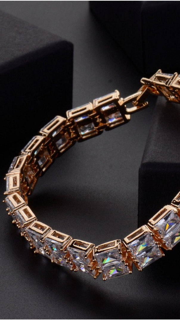 AIIZIE TEMPERAMENT SQUARE ZIRCON - product image