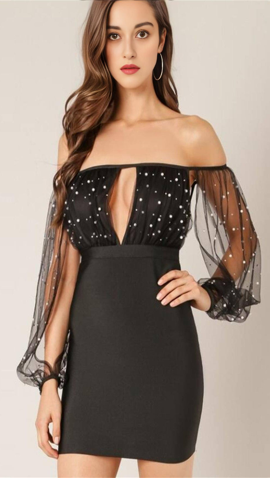 Hellbraunes Kleid mit Rüschen und PUFFÄRMELN