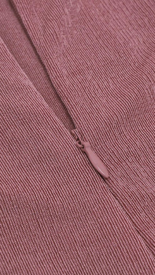 Kleid mit geteiltem Fischschwanz.