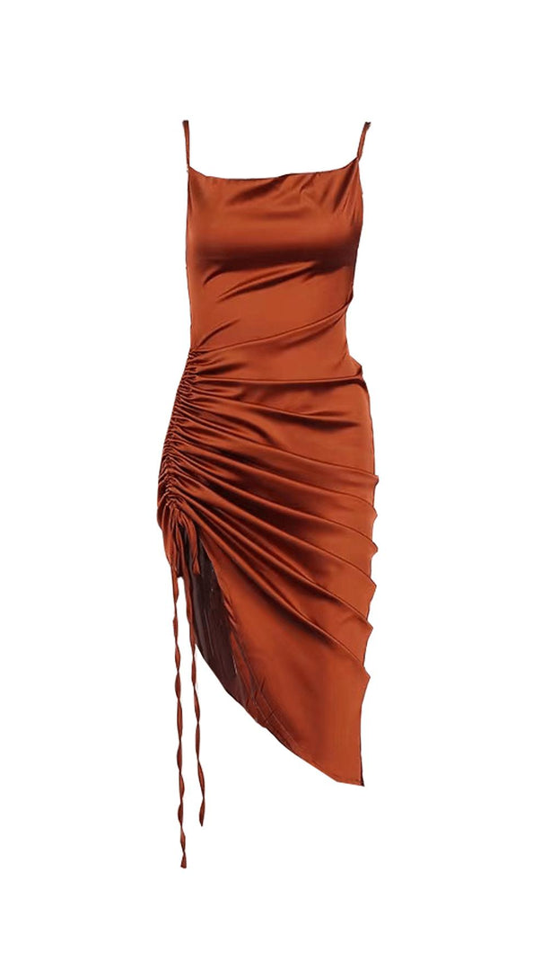 Elfenbeinfarbenes, plissiertes Sling-Kleid mit Schlitz