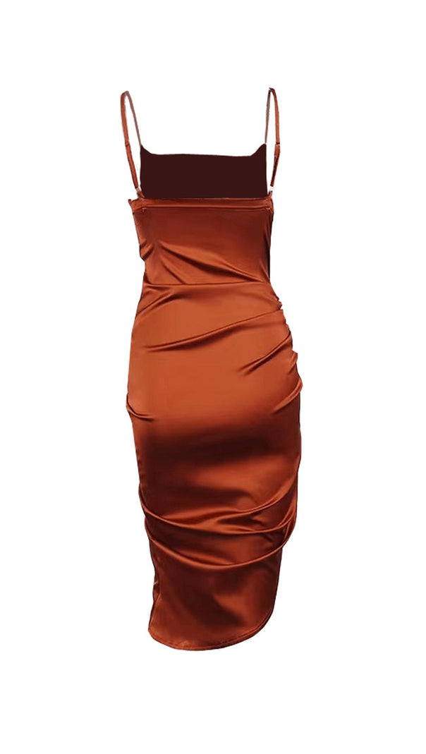 Elfenbeinfarbenes, plissiertes Sling-Kleid mit Schlitz