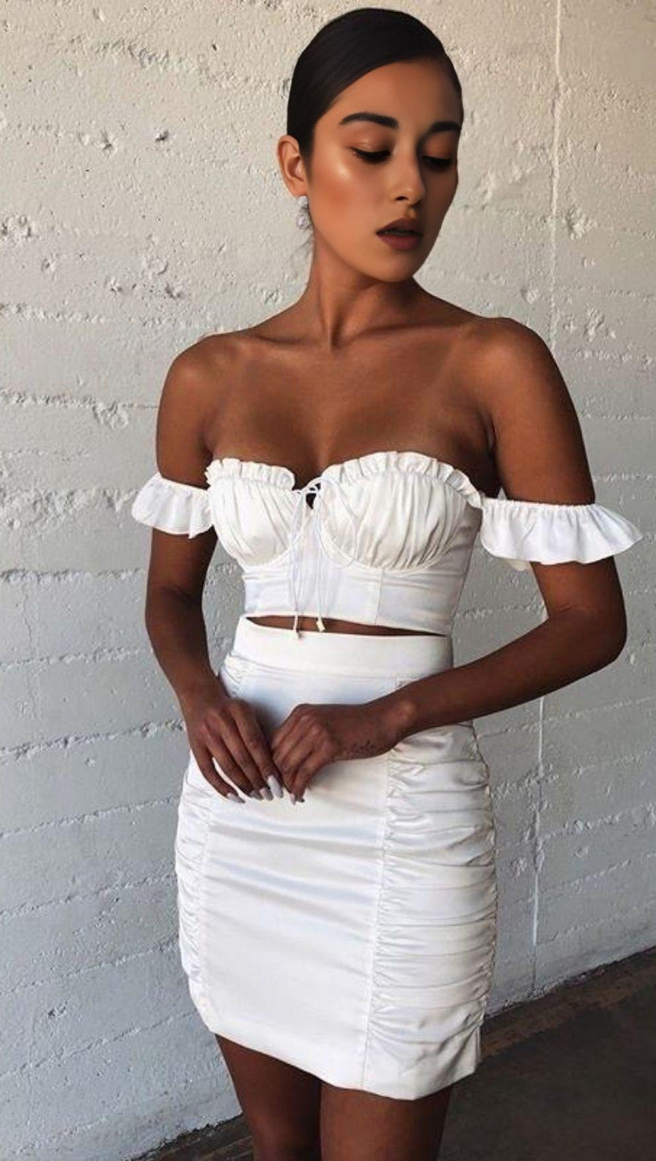 Kurzes Schnürtop mit Holzohren. 