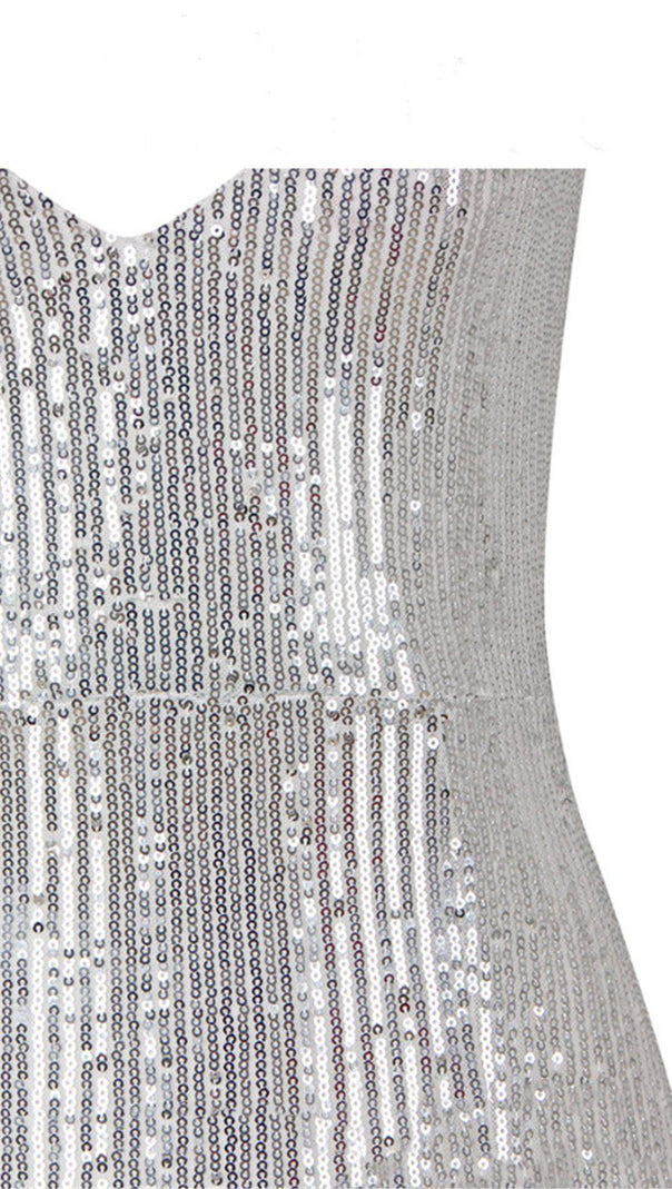 SEXY SILBERNES COCKTAILKLEID MIT GESCHLITZ