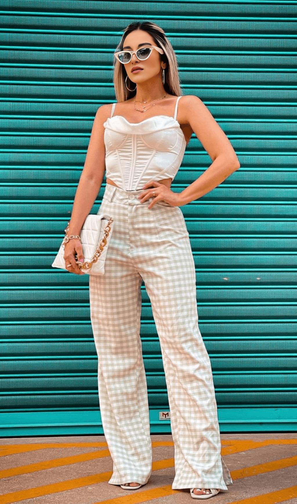 MUCCHIO DI TOP A CANOTTIERA CON COLLO A SPINA DI PESCE