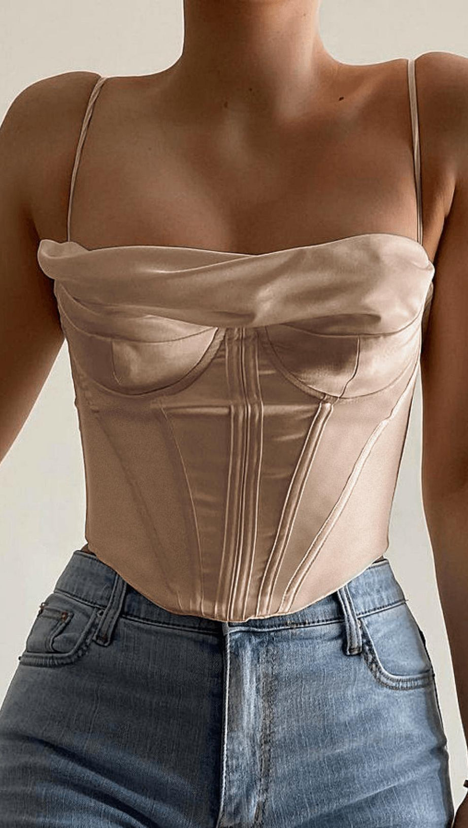 MUCCHIO DI TOP A CANOTTIERA CON COLLO A SPINA DI PESCE