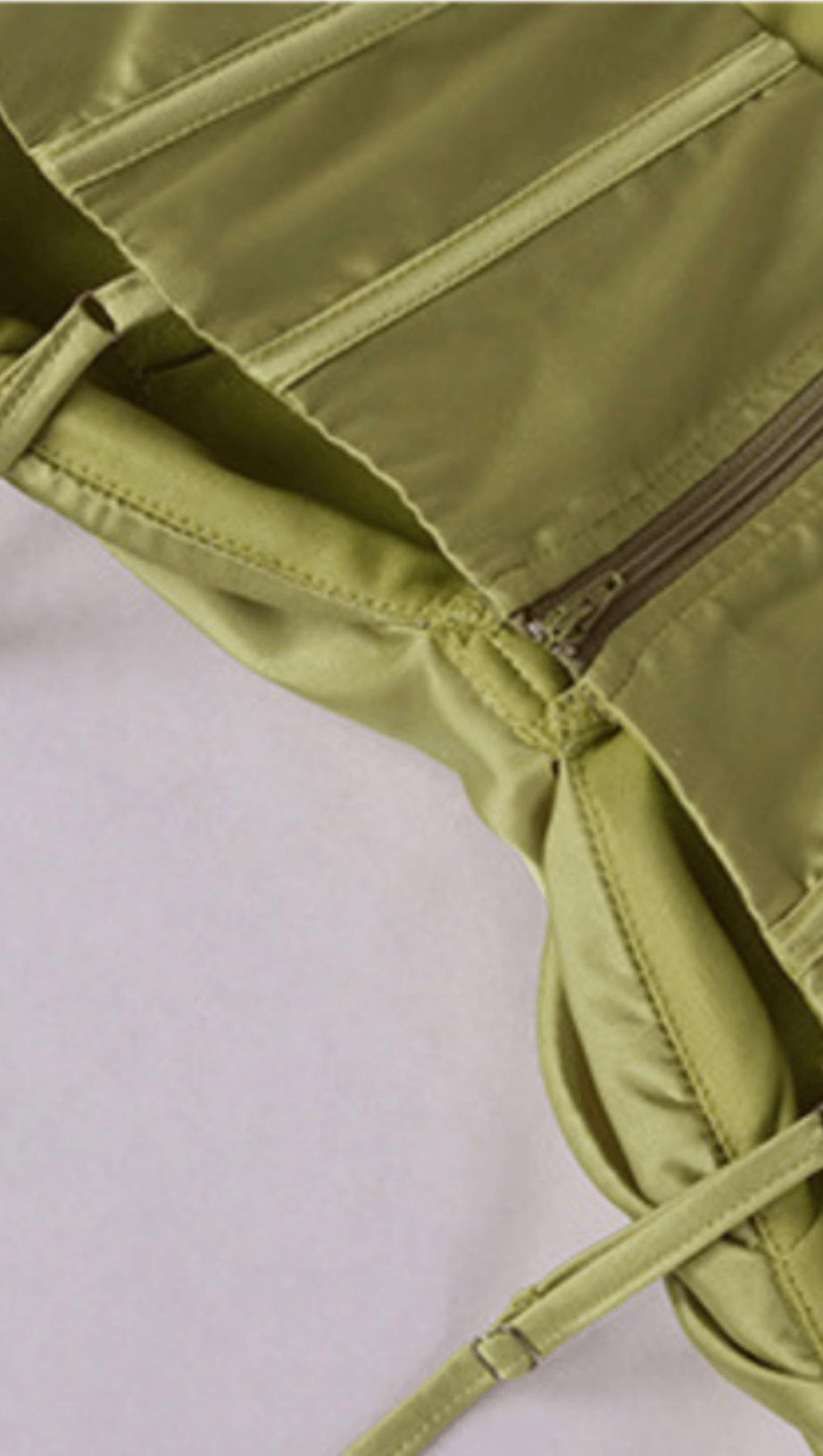 MUCCHIO DI TOP A CANOTTIERA CON COLLO A SPINA DI PESCE