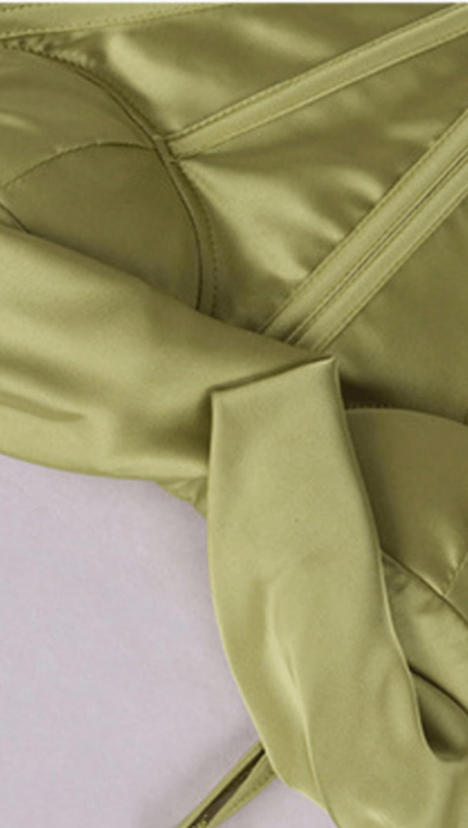 MUCCHIO DI TOP A CANOTTIERA CON COLLO A SPINA DI PESCE