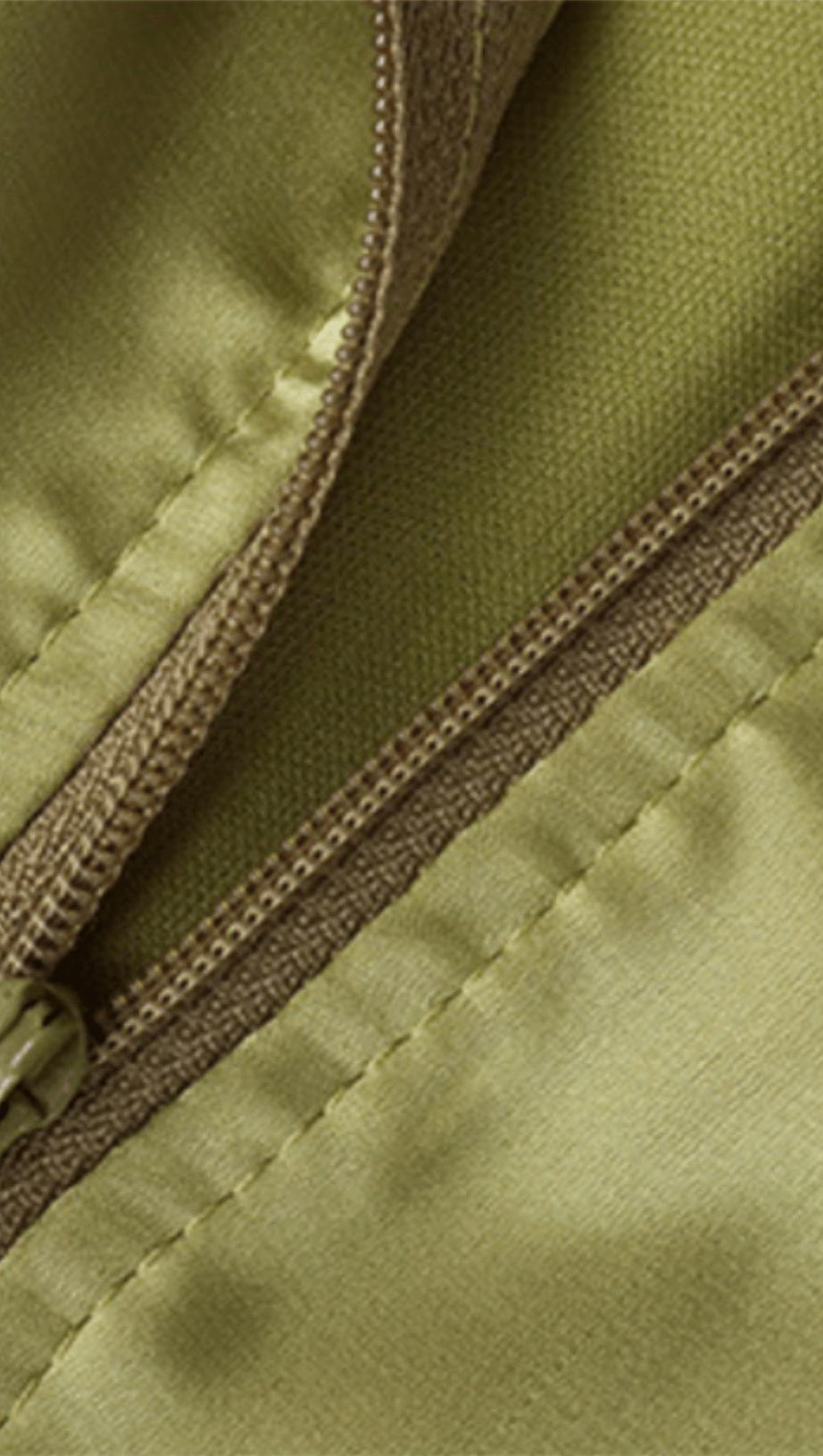 MUCCHIO DI TOP A CANOTTIERA CON COLLO A SPINA DI PESCE