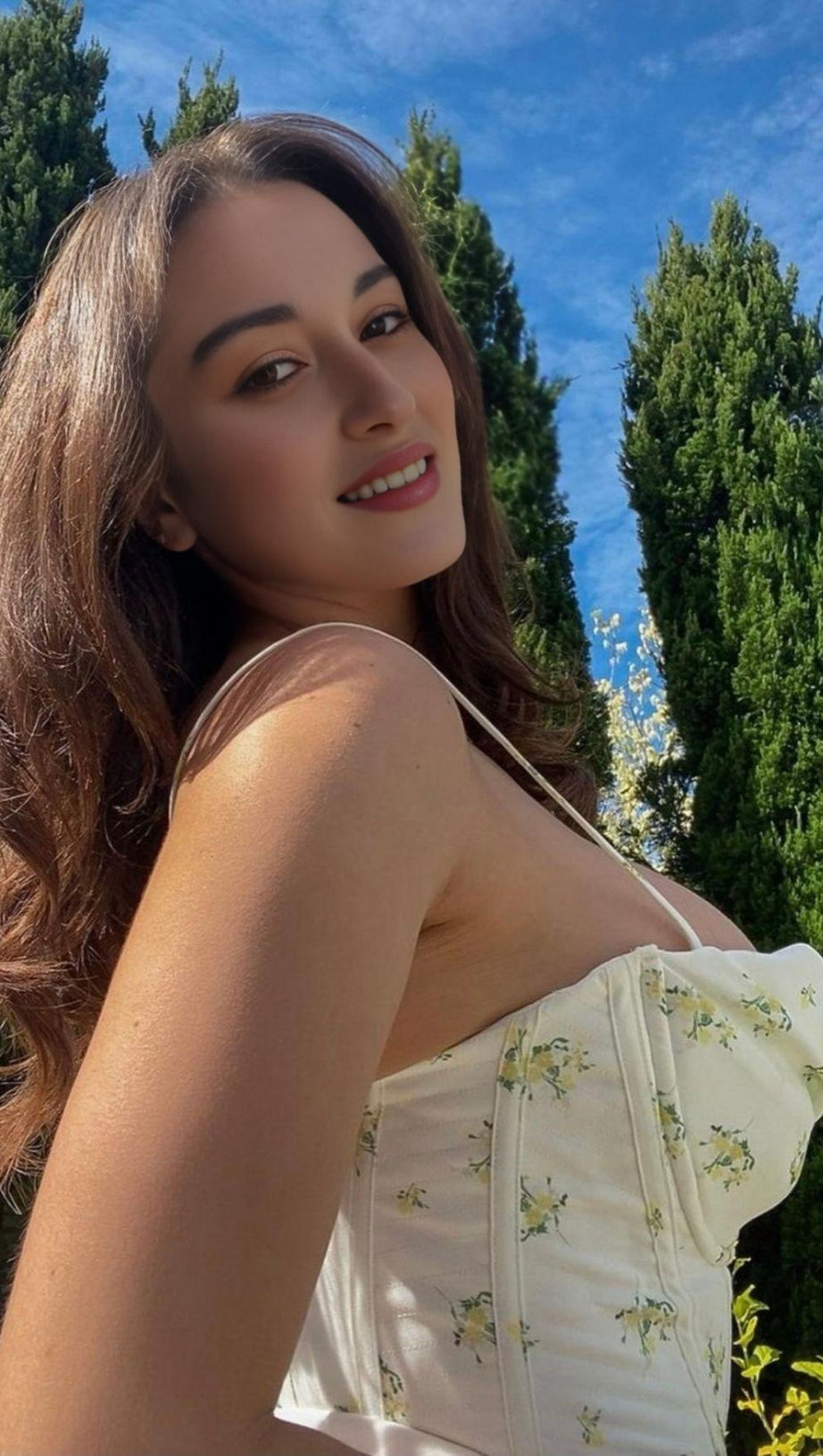 MUCCHIO DI FIORI SPEZZATI MUCCHIO CANOTTIERA CON COLLO A MUCCHIO