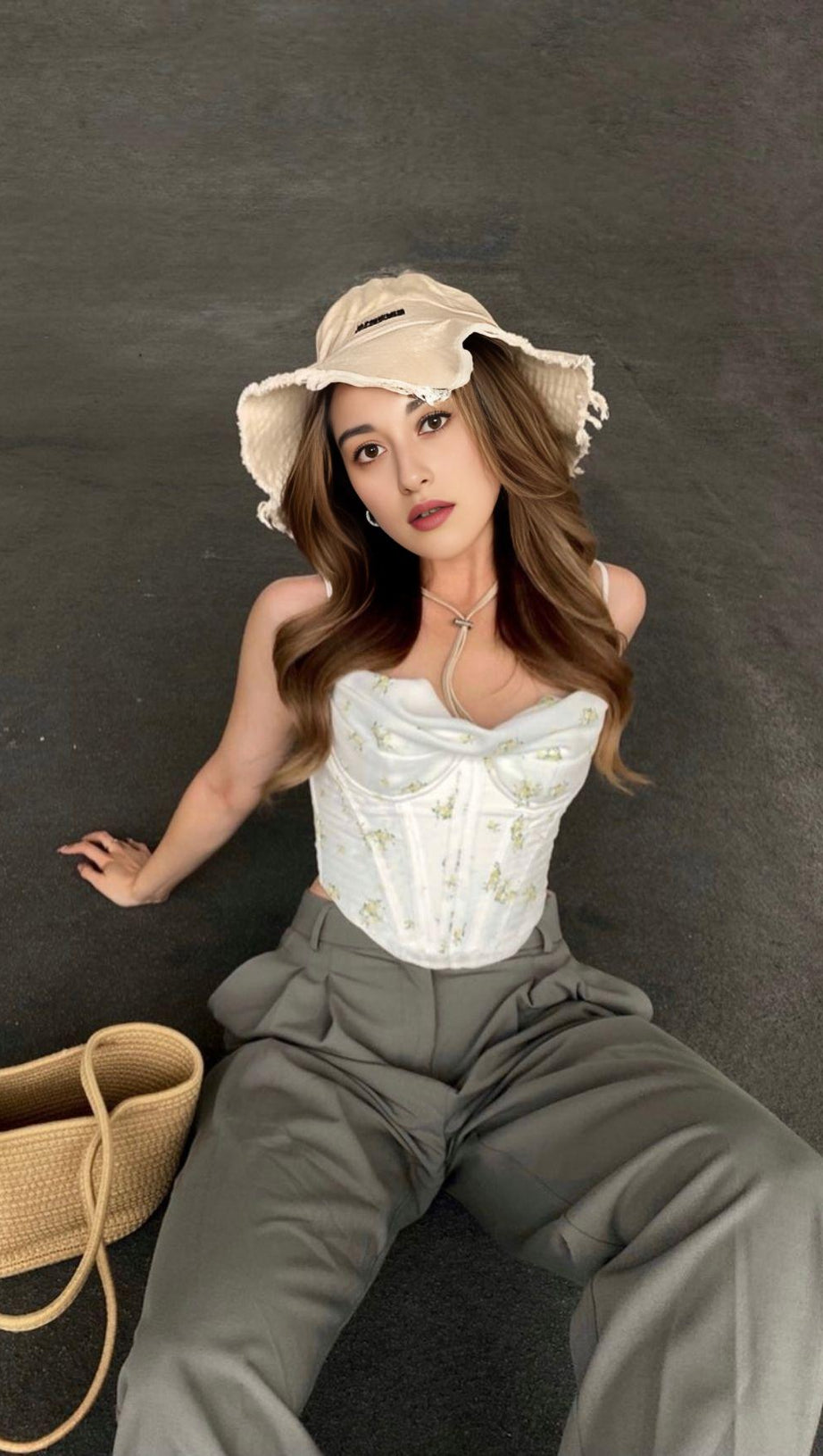 MUCCHIO DI FIORI SPEZZATI MUCCHIO CANOTTIERA CON COLLO A MUCCHIO