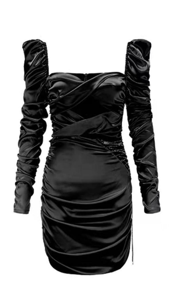 Weißes Kleid mit Cut-Outs und Flecken