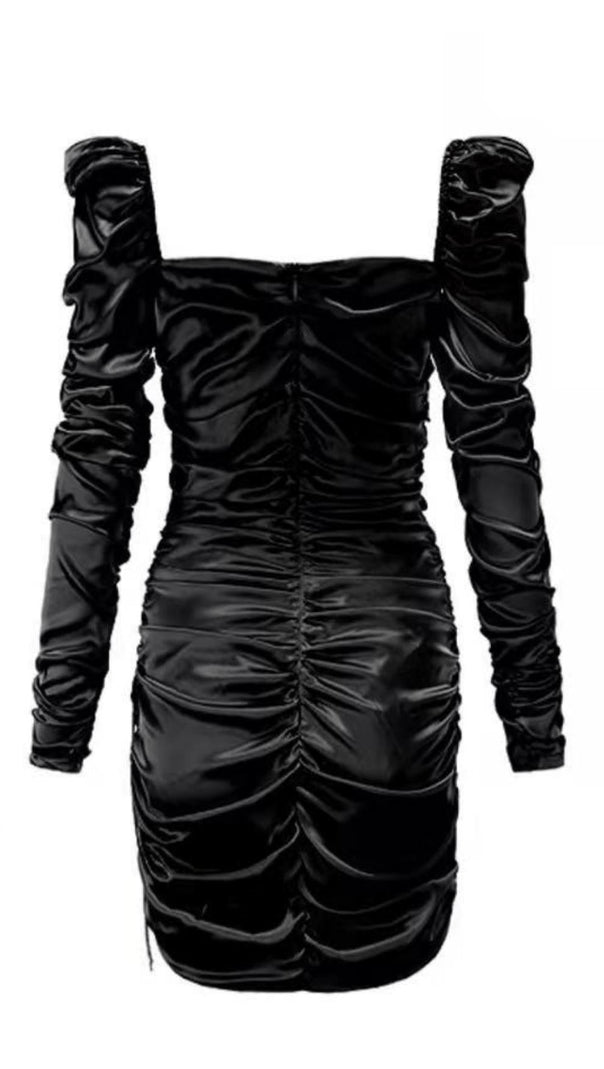 Weißes Kleid mit Cut-Outs und Flecken