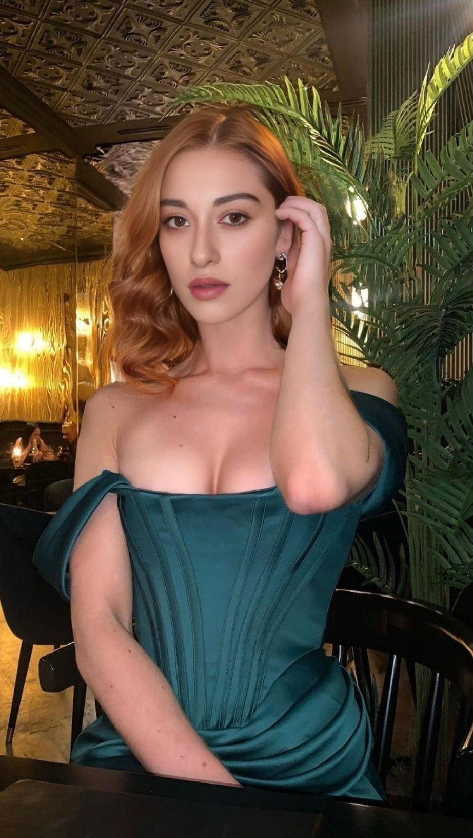 EMERALD STAIN STRAPLESS RUCHED MIDI DRESS