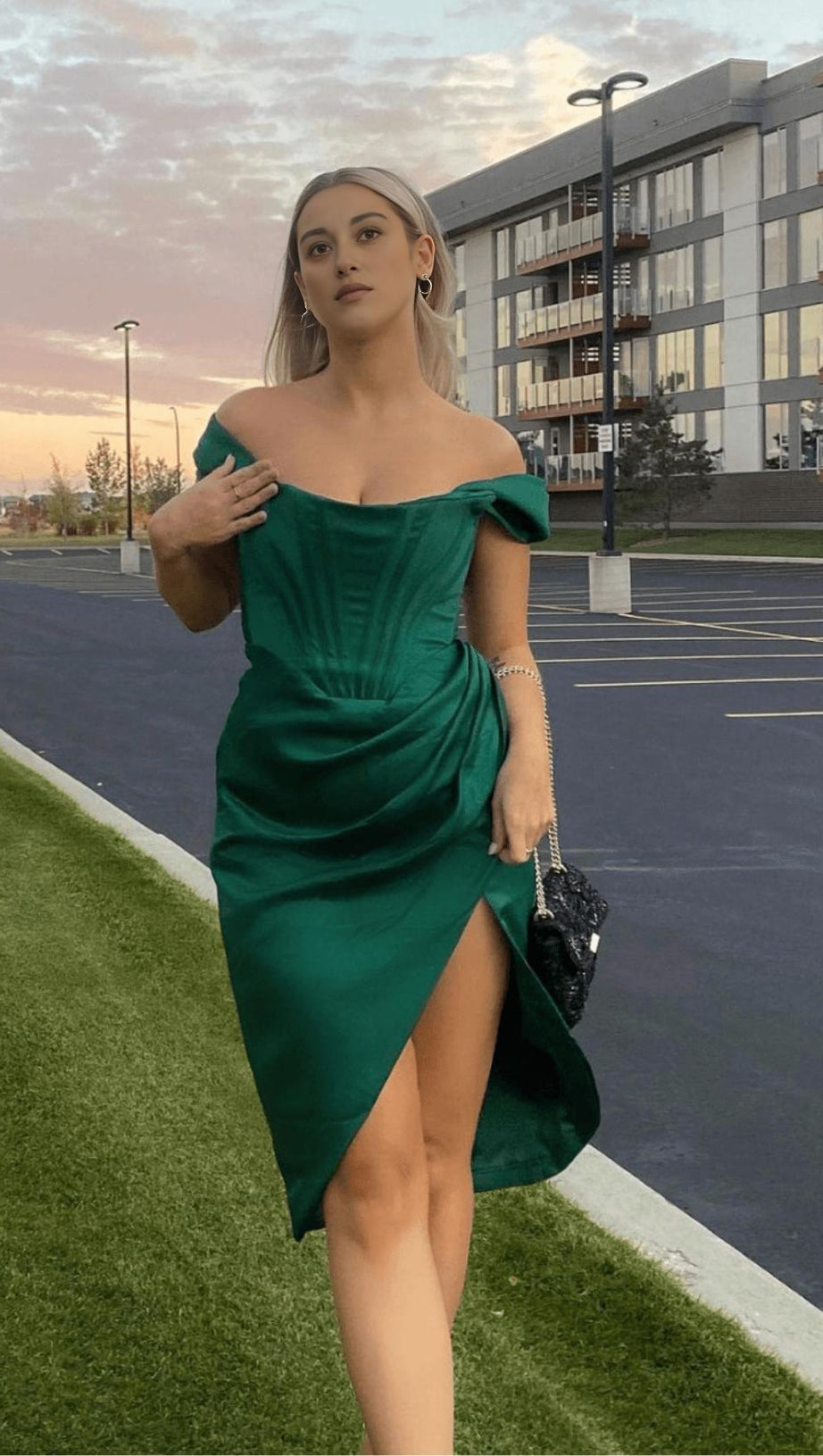 EMERALD STAIN STRAPLESS RUCHED MIDI DRESS