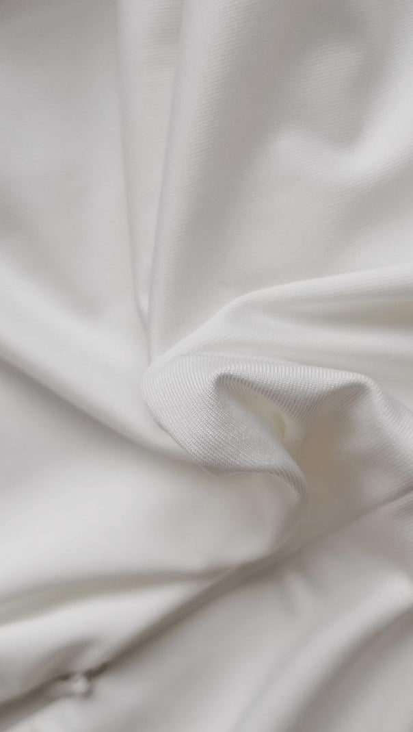 Elfenbeinfarbenes trägerloses Schlauchkleid