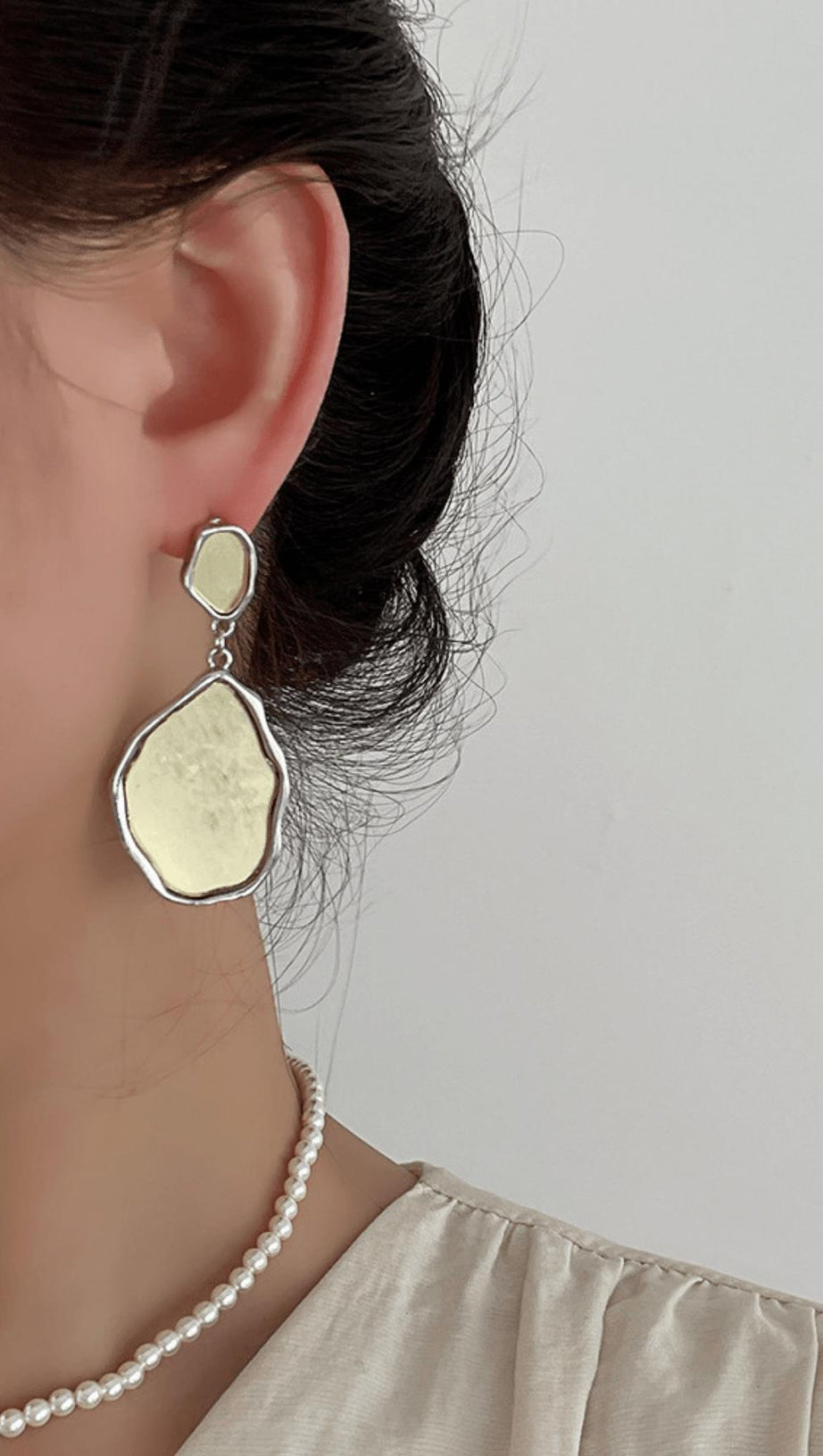 MIRROR EXAGGERATED EARRINGS.