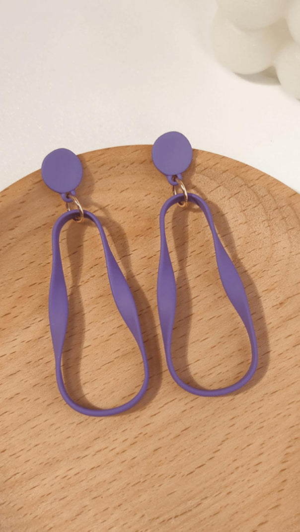 AIIZIE MATTE GEOMETRIC STUD EARRINGS. - product image