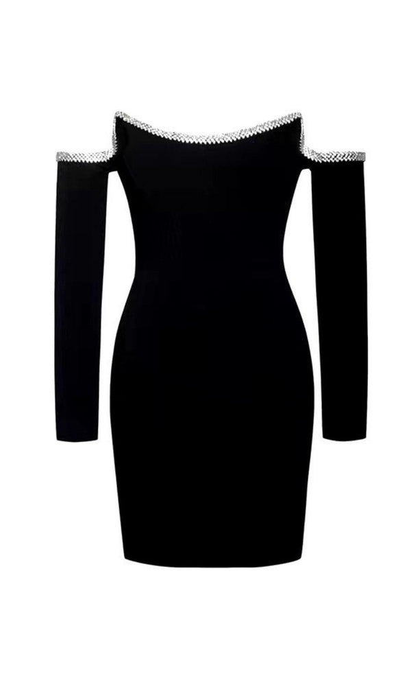 Luxurious one-diamond neckline dress.