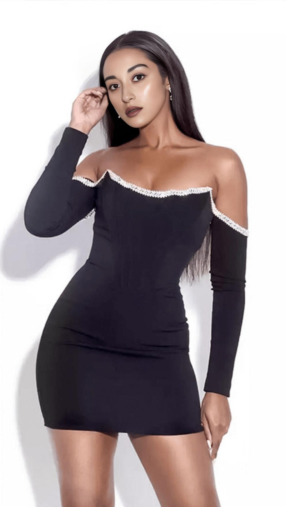 LUXURIOUS ONE-DIAMOND NECKLINE DRESS.