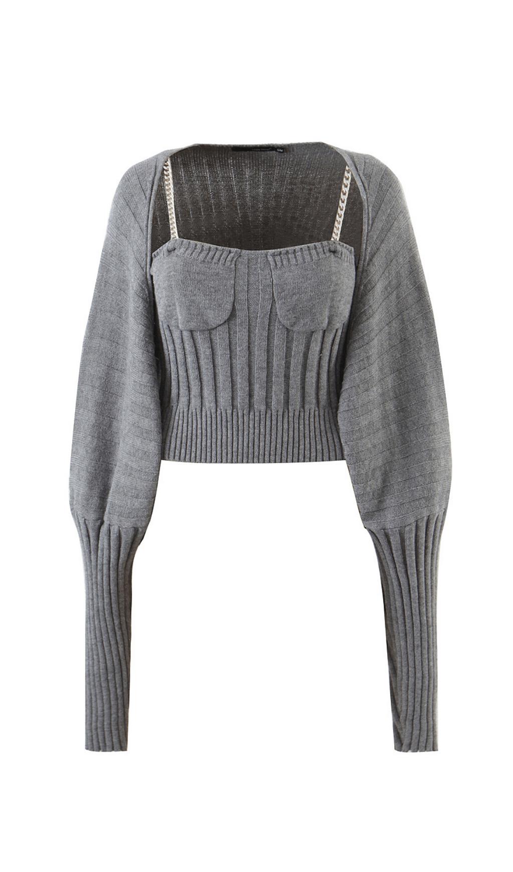 LONG SLEEVE CAMISOLE WITH METAL CHAIN.