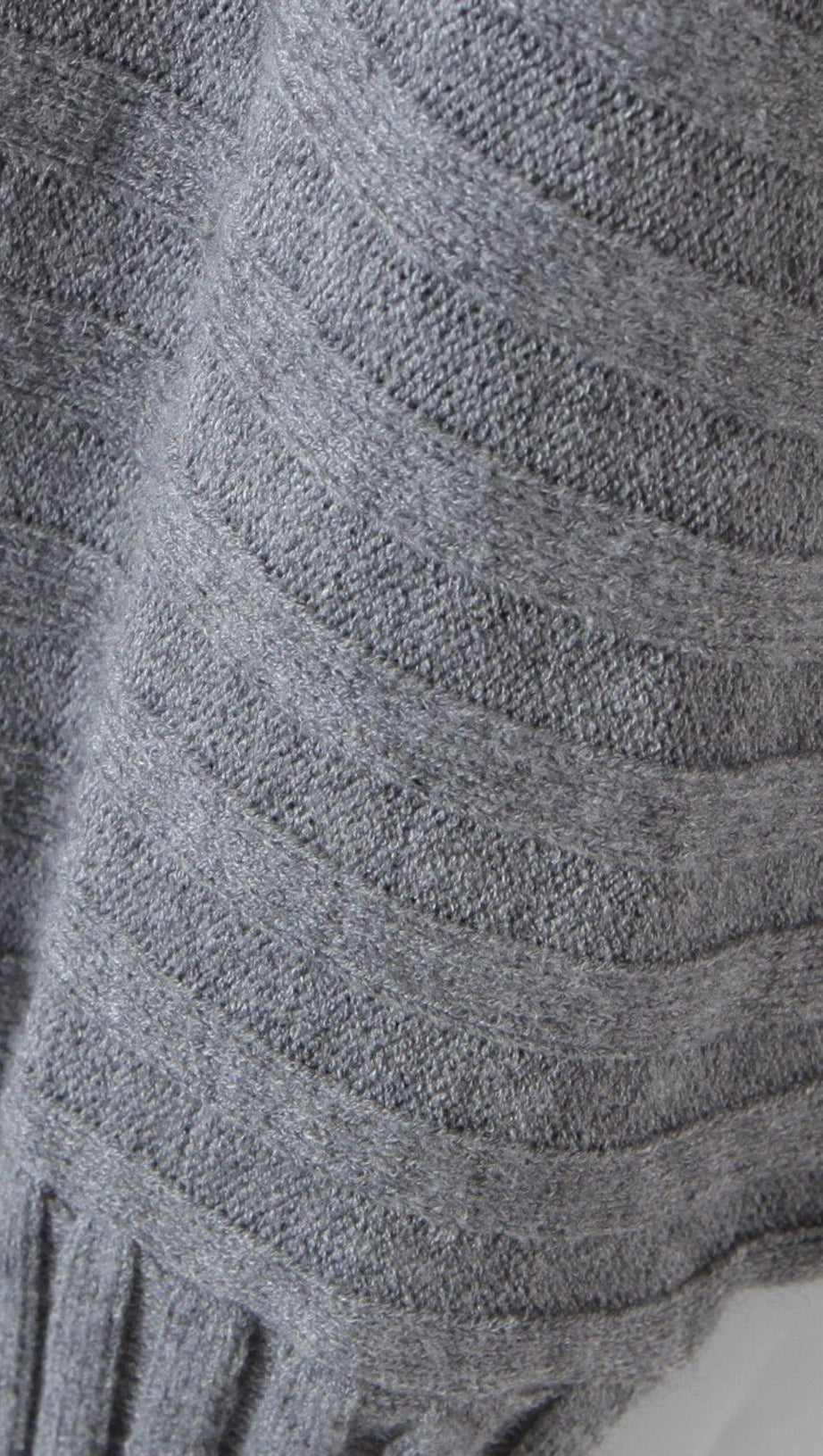 LONG SLEEVE CAMISOLE WITH METAL CHAIN.