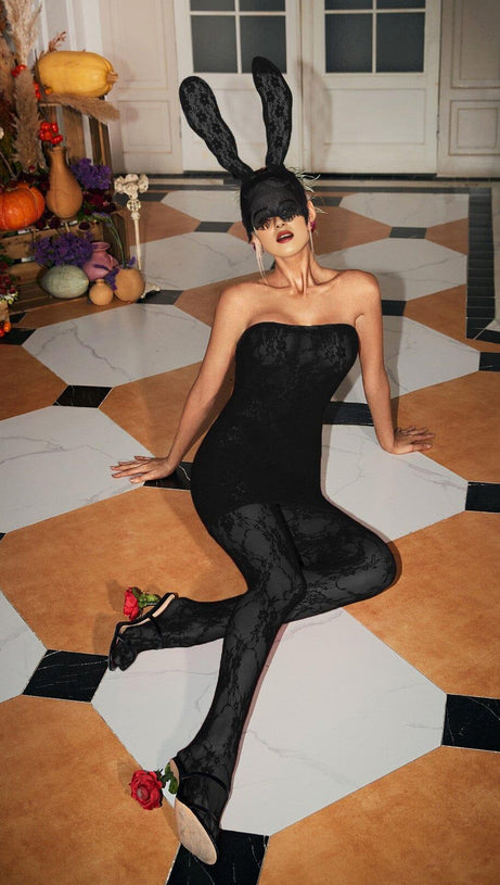 TRÄGERLOSES MINIKLEID AUS SPITZE IN SCHWARZ