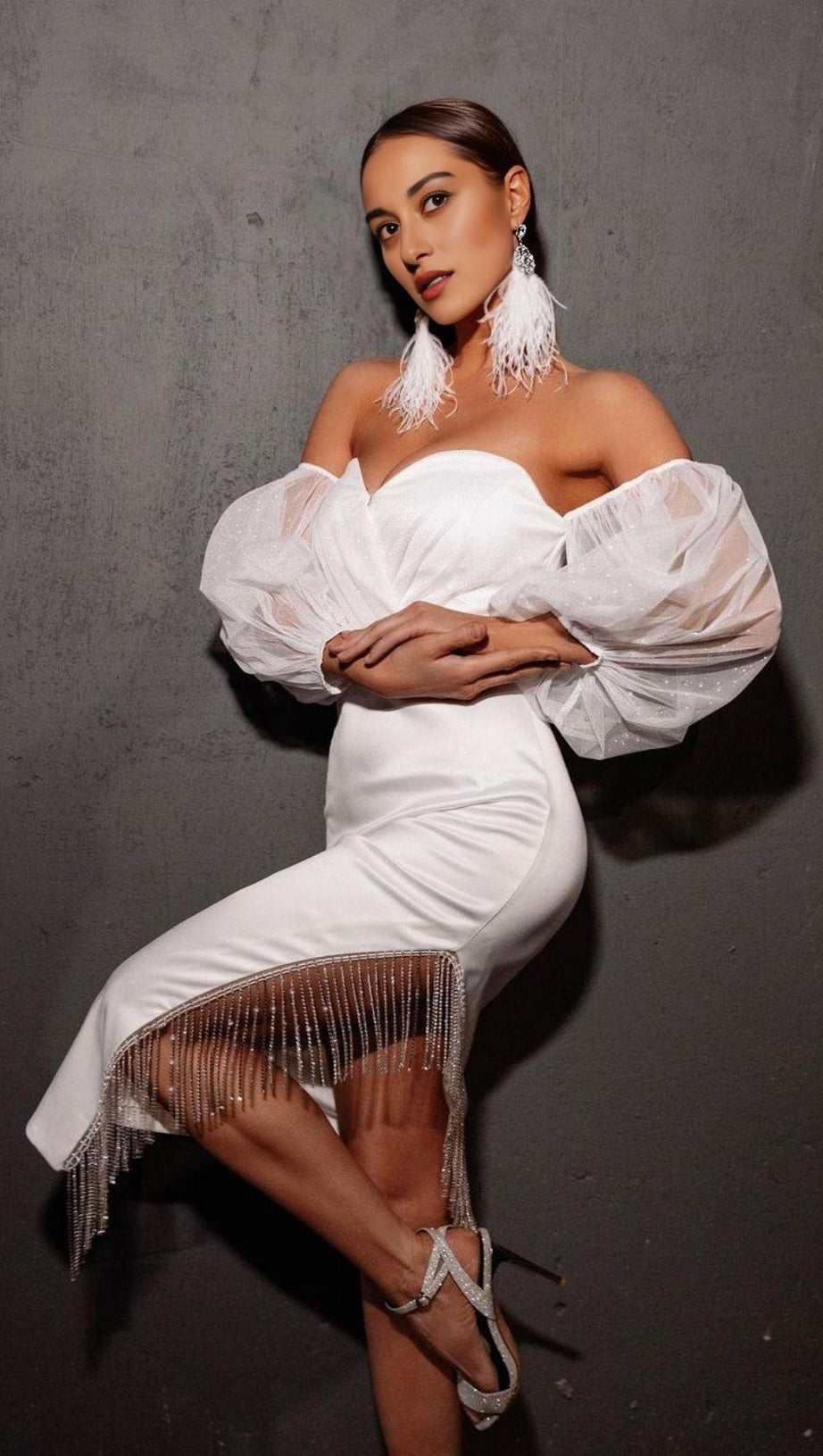 STRAPLESS PUFF SLEEVE CRYSTAL MIDI DRESS IN WHITE