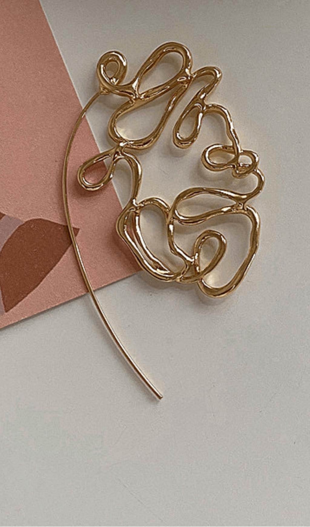 UNREGELMÄSSIGE OHRRINGE